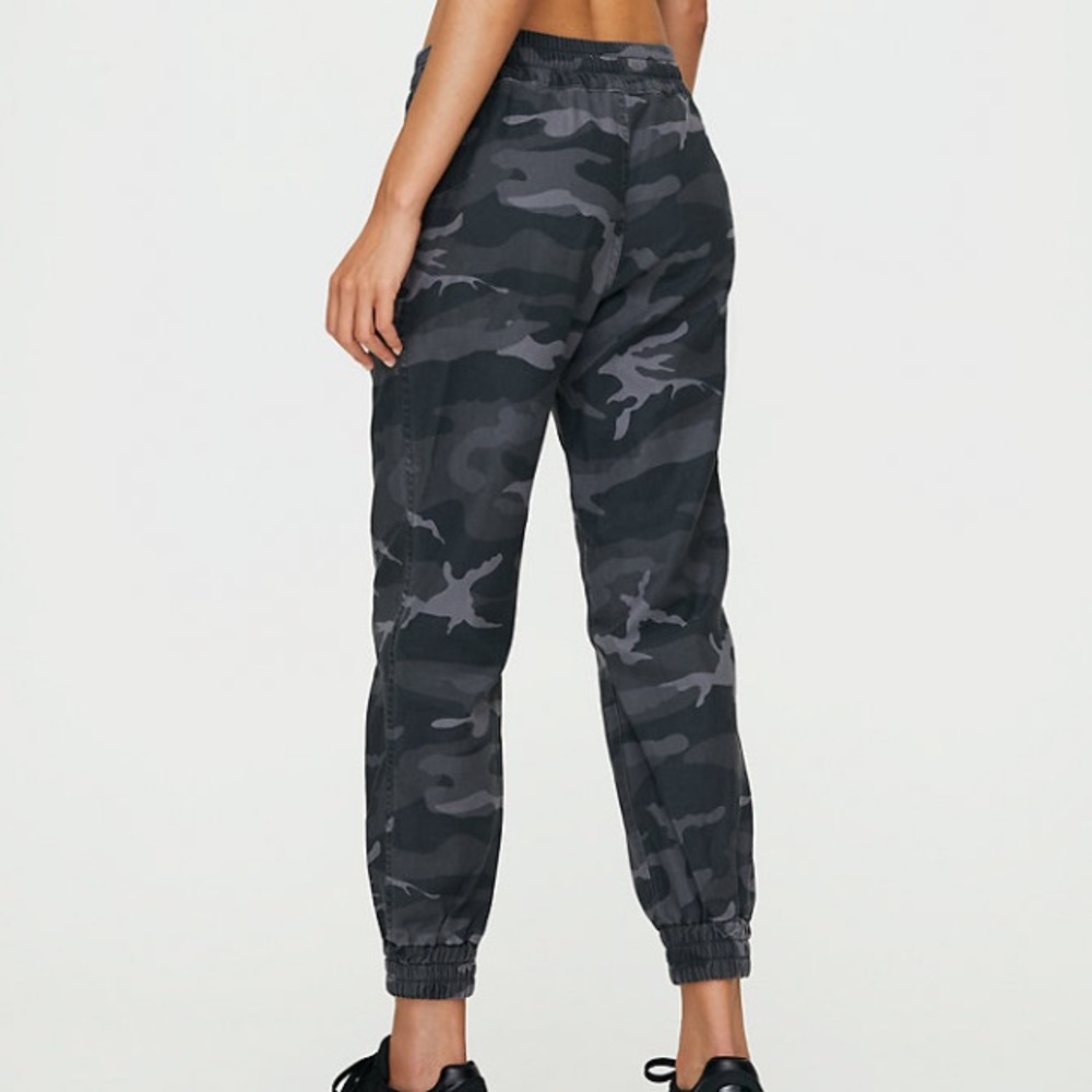 Aritzia grey camo pants